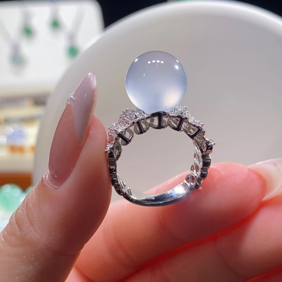 翡翠18K金镶嵌颈饰翡翠高冰白月光珠戒指