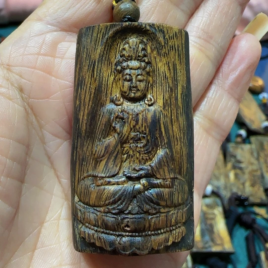 沉香吊坠海南白奇乌身老料雕刻观音带绳11克