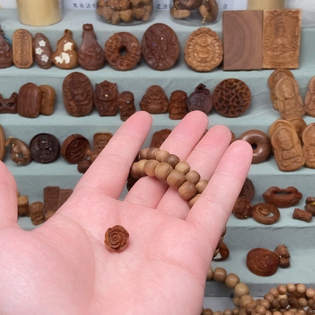 檀香木无事牌露****笑微瑕福利