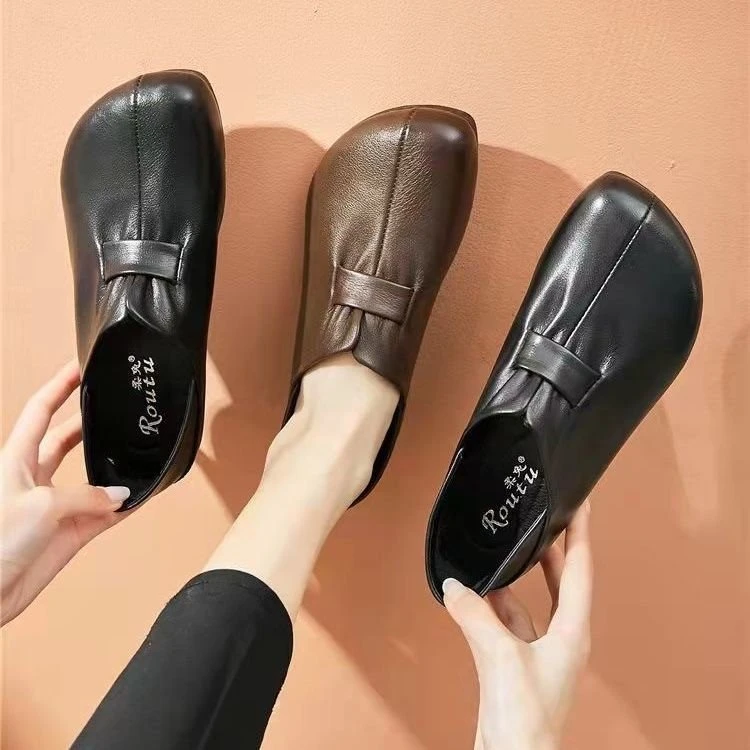 休闲防水防滑单鞋平底女鞋舒适百搭妈妈久站不累鞋