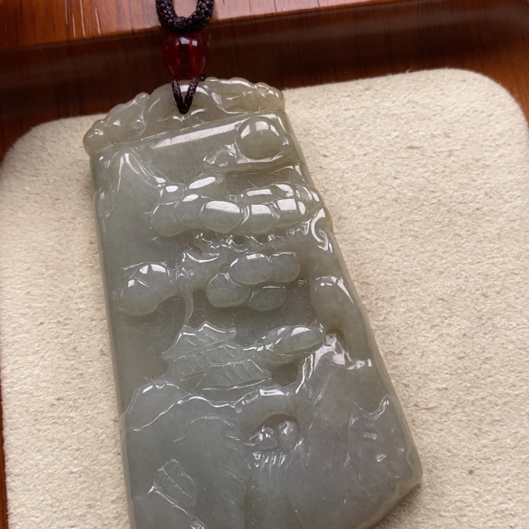 翡翠未镶嵌颈饰山水牌