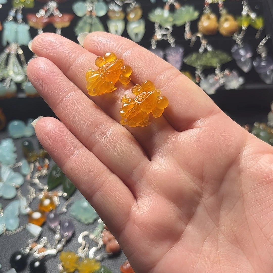 黛****蛇纹石玉未镶嵌耳饰