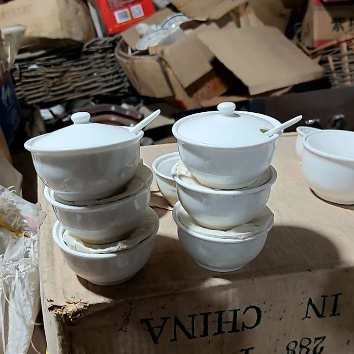 摆件盘子碗茶壶啥都有