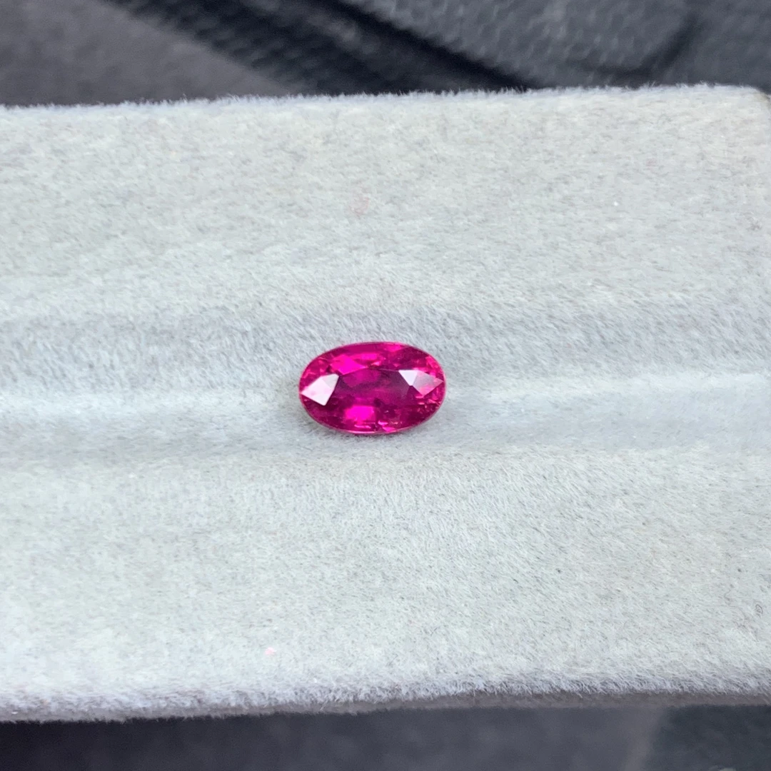 天然彩宝火龙果色卢比莱裸石 椭圆4.7x7.4重1.03ct 可配现托