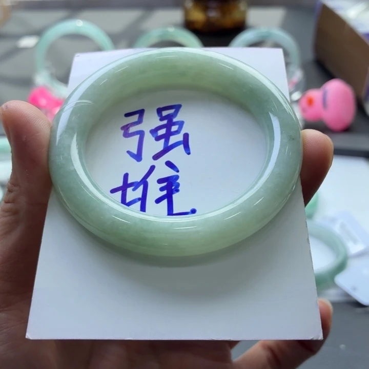 翡翠手镯未镶嵌翡翠手镯