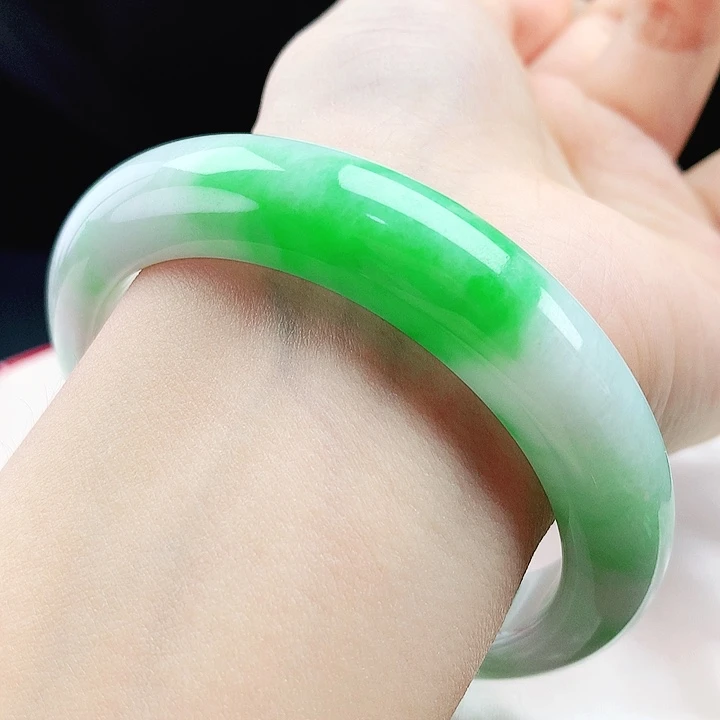 翡翠未镶嵌手镯58圈