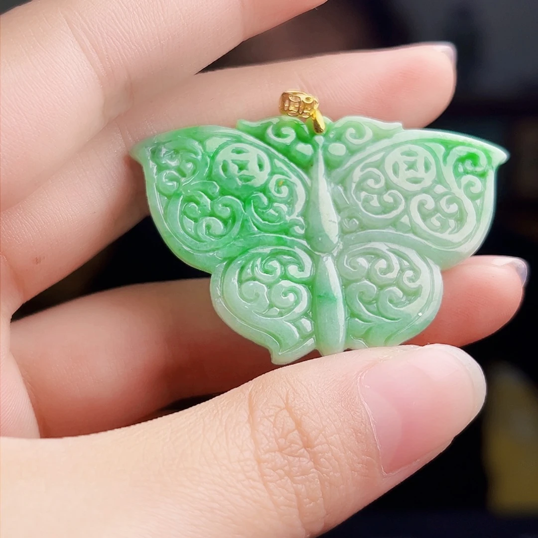 颈饰18K金镶嵌翡翠多样性