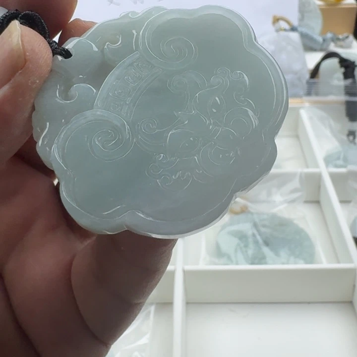 翡翠未镶嵌颈饰天然缅甸A货翡翠