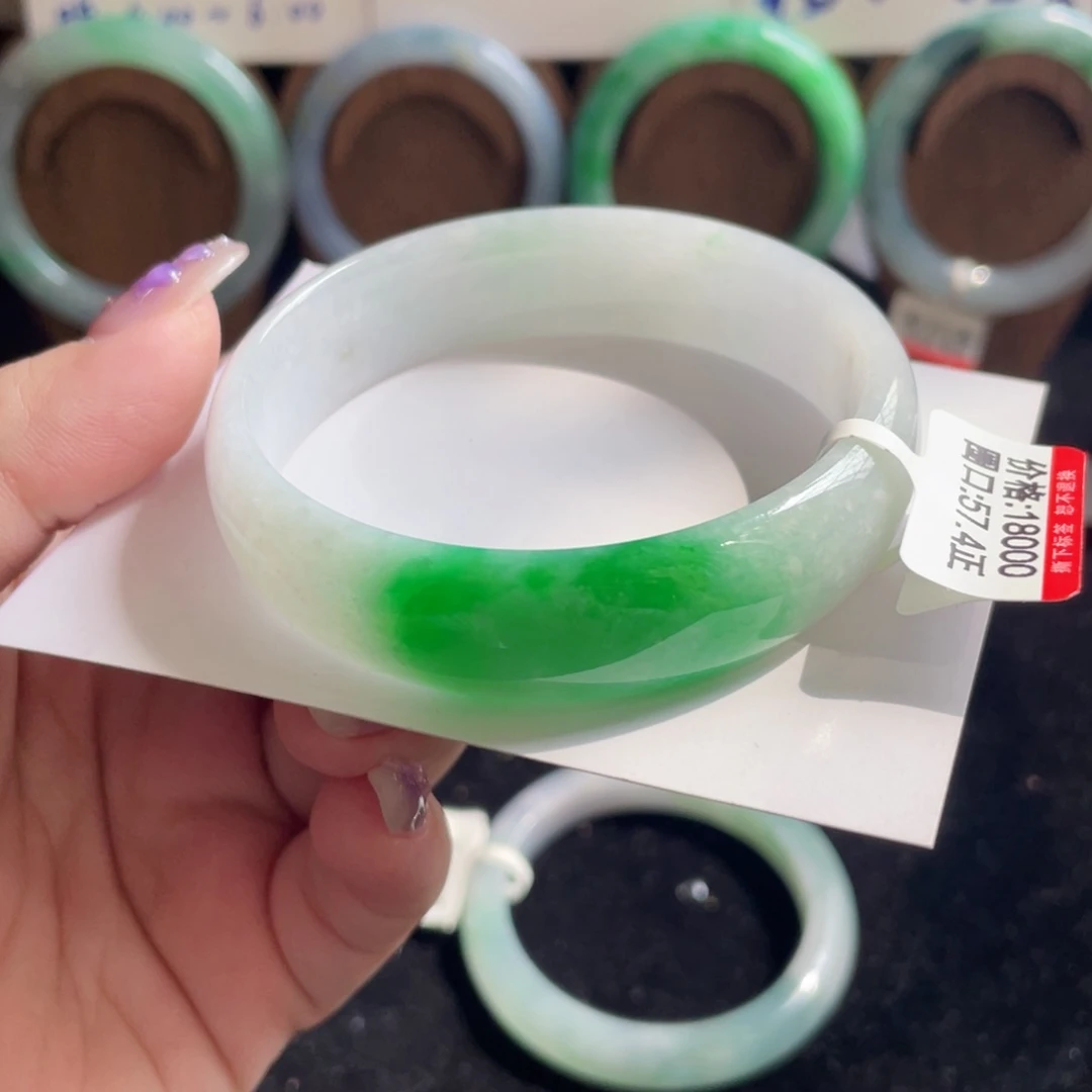 翡翠手镯未镶嵌翡翠手镯