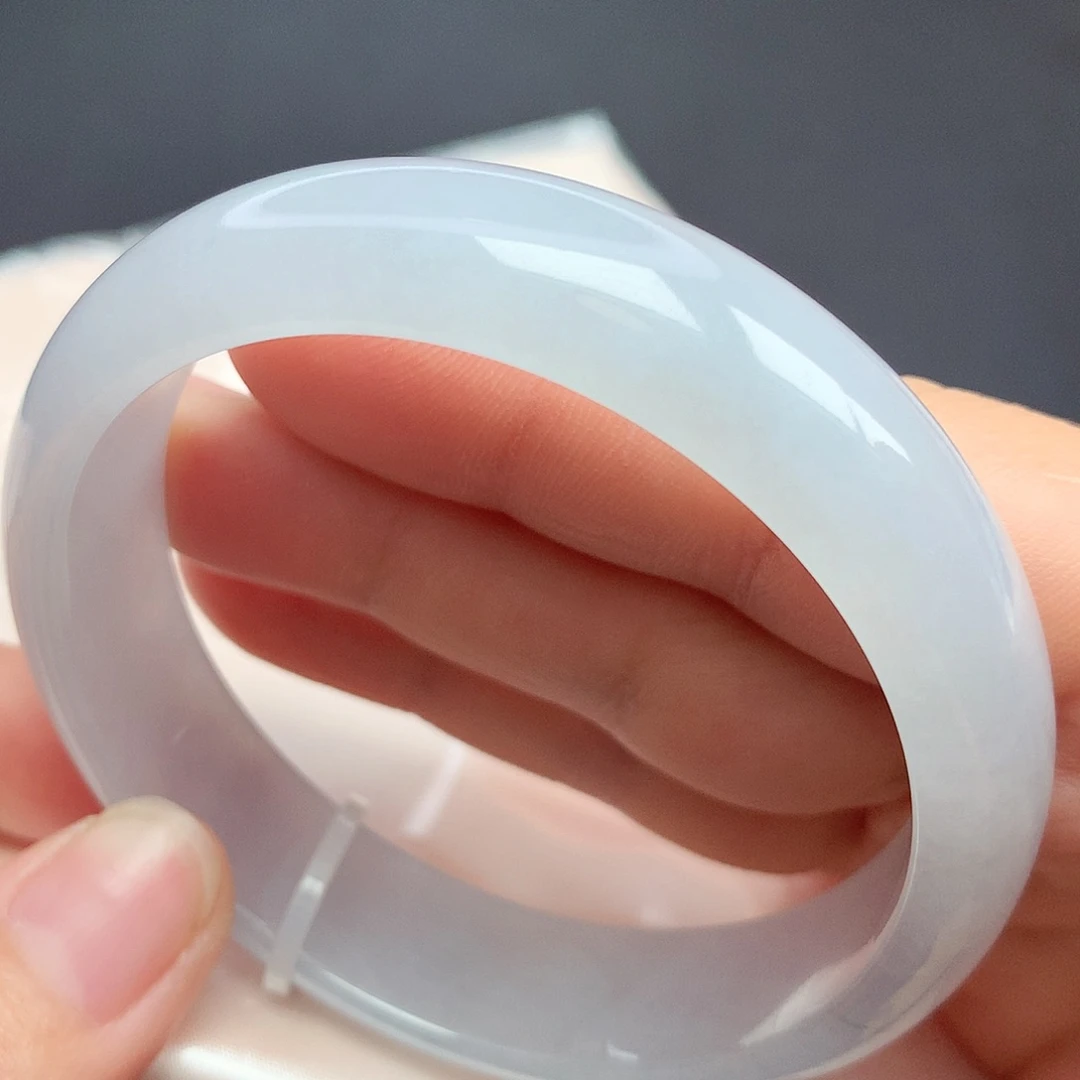 翡翠手镯未镶嵌57圈口