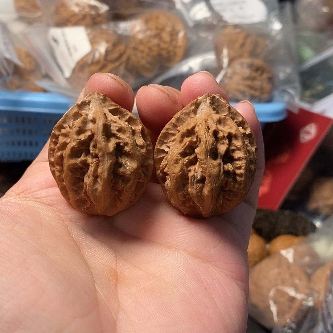 1文玩核桃火龙纹33-469