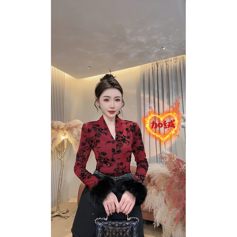 【美美专享】11559秋冬款立体烧花植绒V领毛边气质上衣修身女装长袖