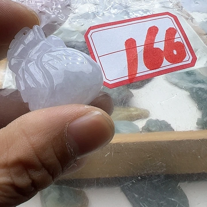 翡翠颈饰未镶嵌杨*