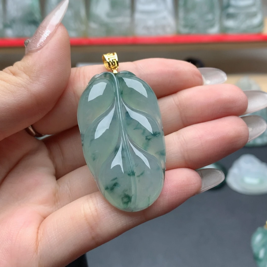 翡翠18K金镶嵌颈饰少***力叶子