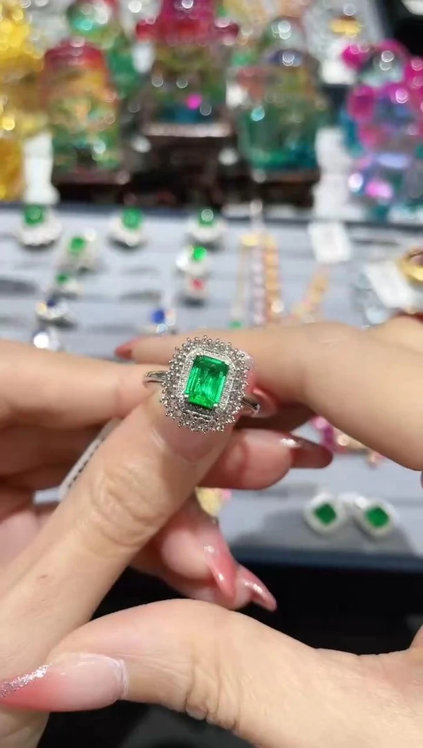 18K金镶嵌天然祖母绿戒指方切两用款