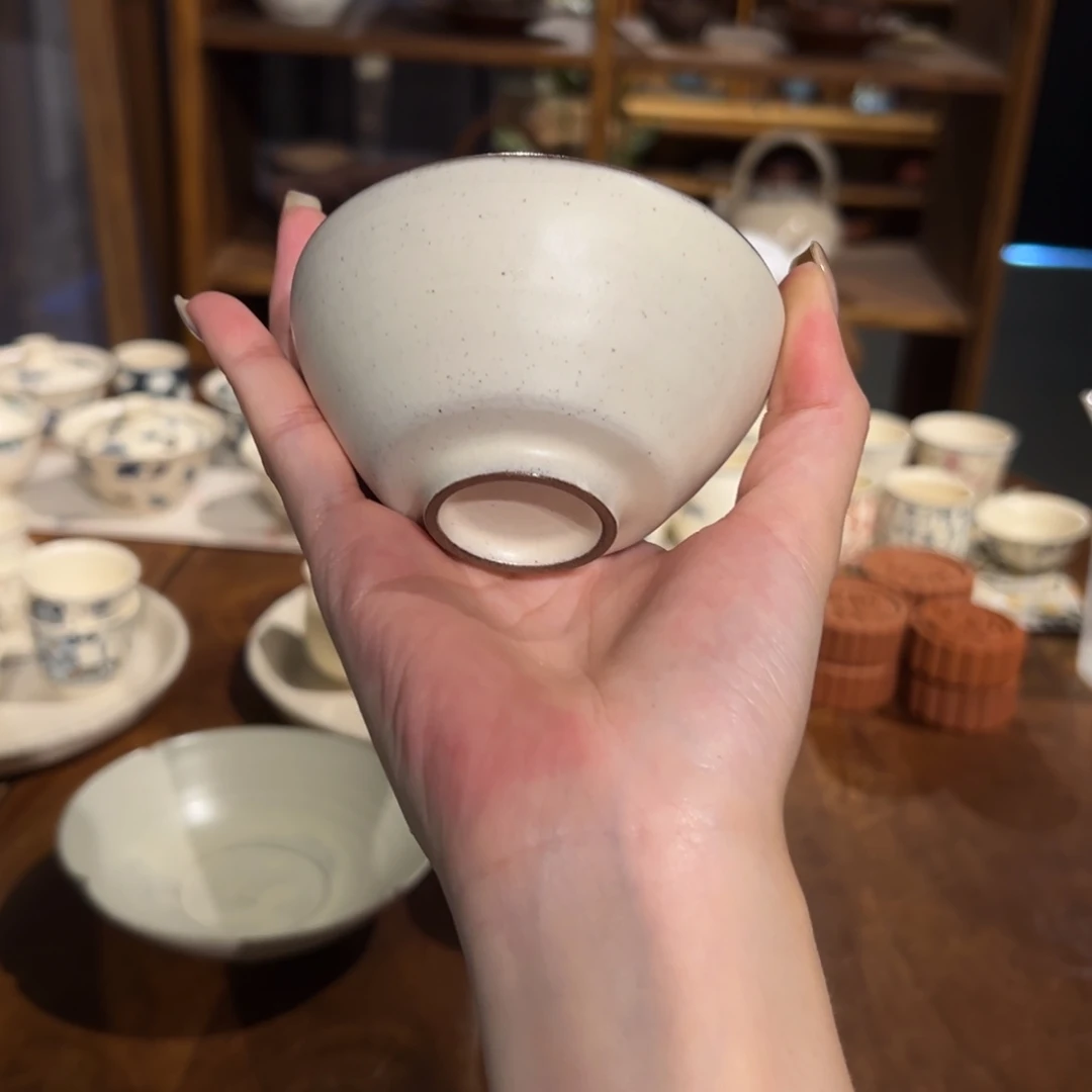 瓷片陶瓷。      陶瓷。