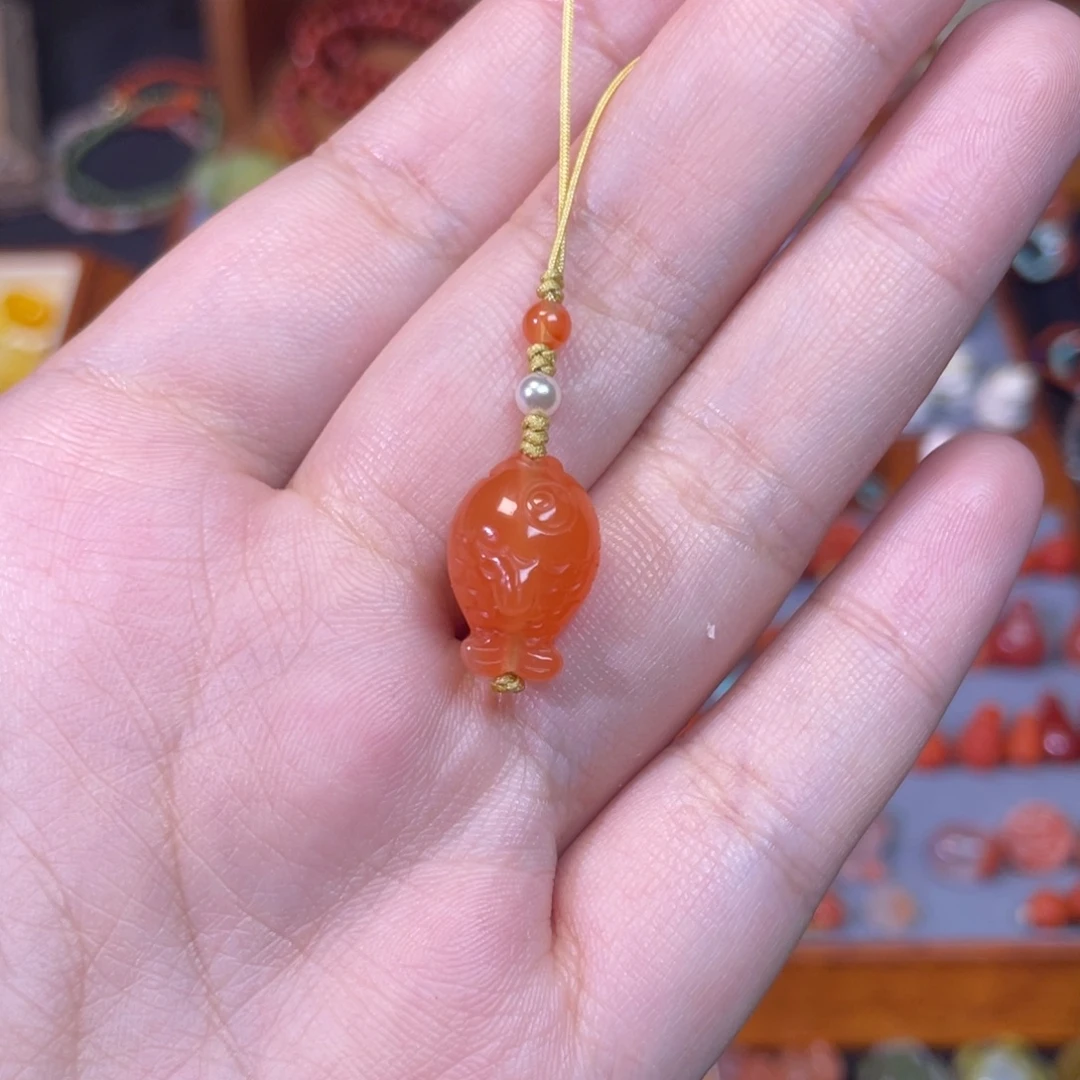 未镶嵌嘟嘟鱼手机挂南红玛瑙