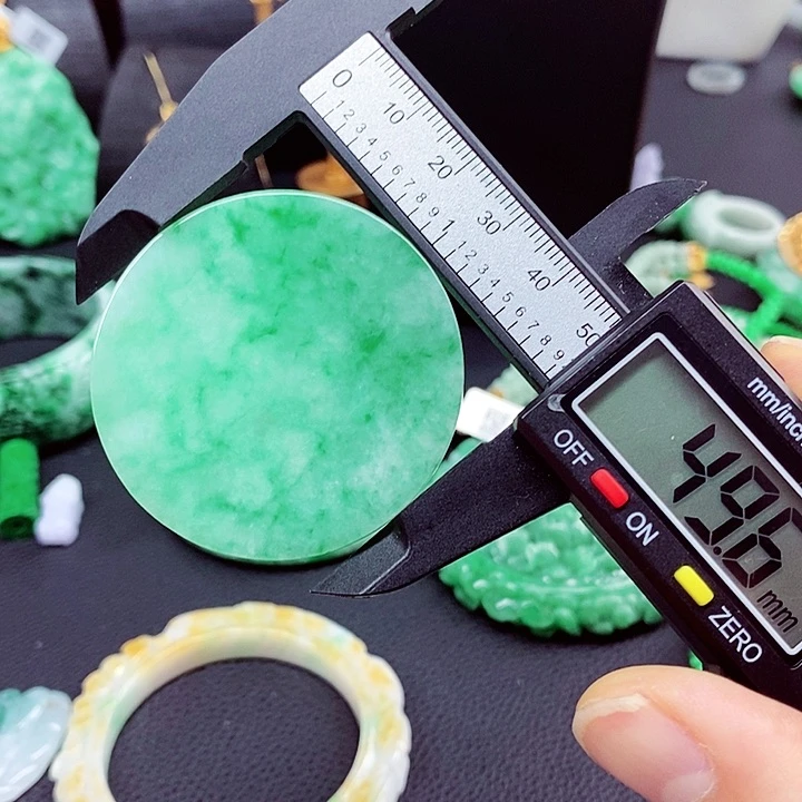 翡翠颈饰未镶嵌吊坠