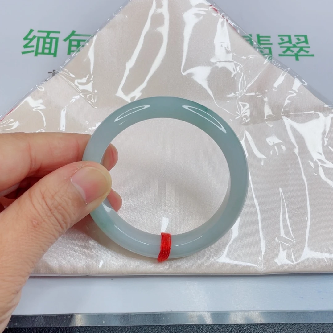 甜***道翡翠未镶嵌手镯翡翠手镯