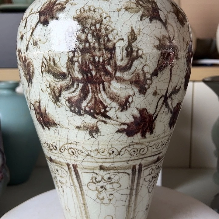 沈***香摆件陶釉里红梅瓶一件