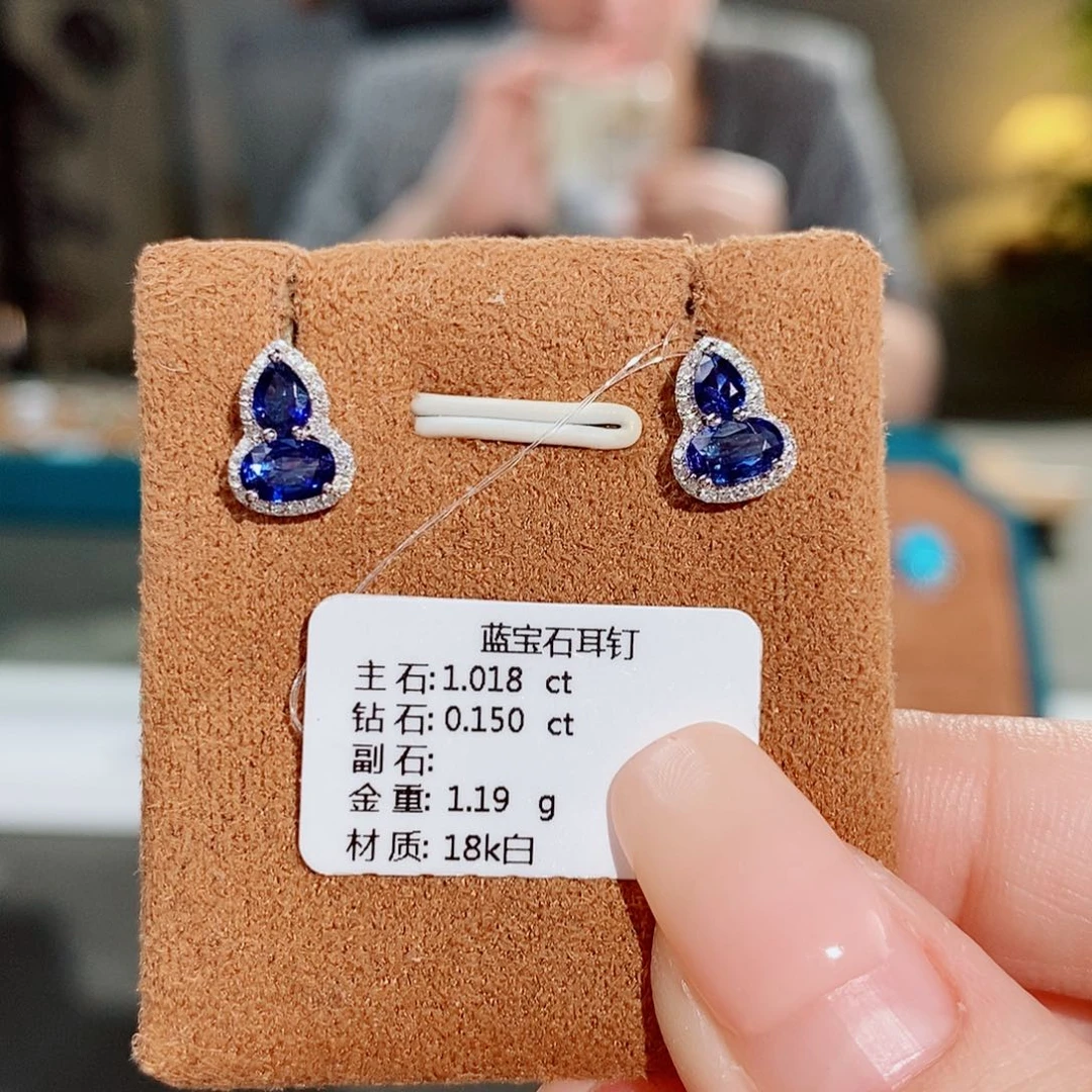 蓝宝石耳饰18K金镶嵌1.018ct