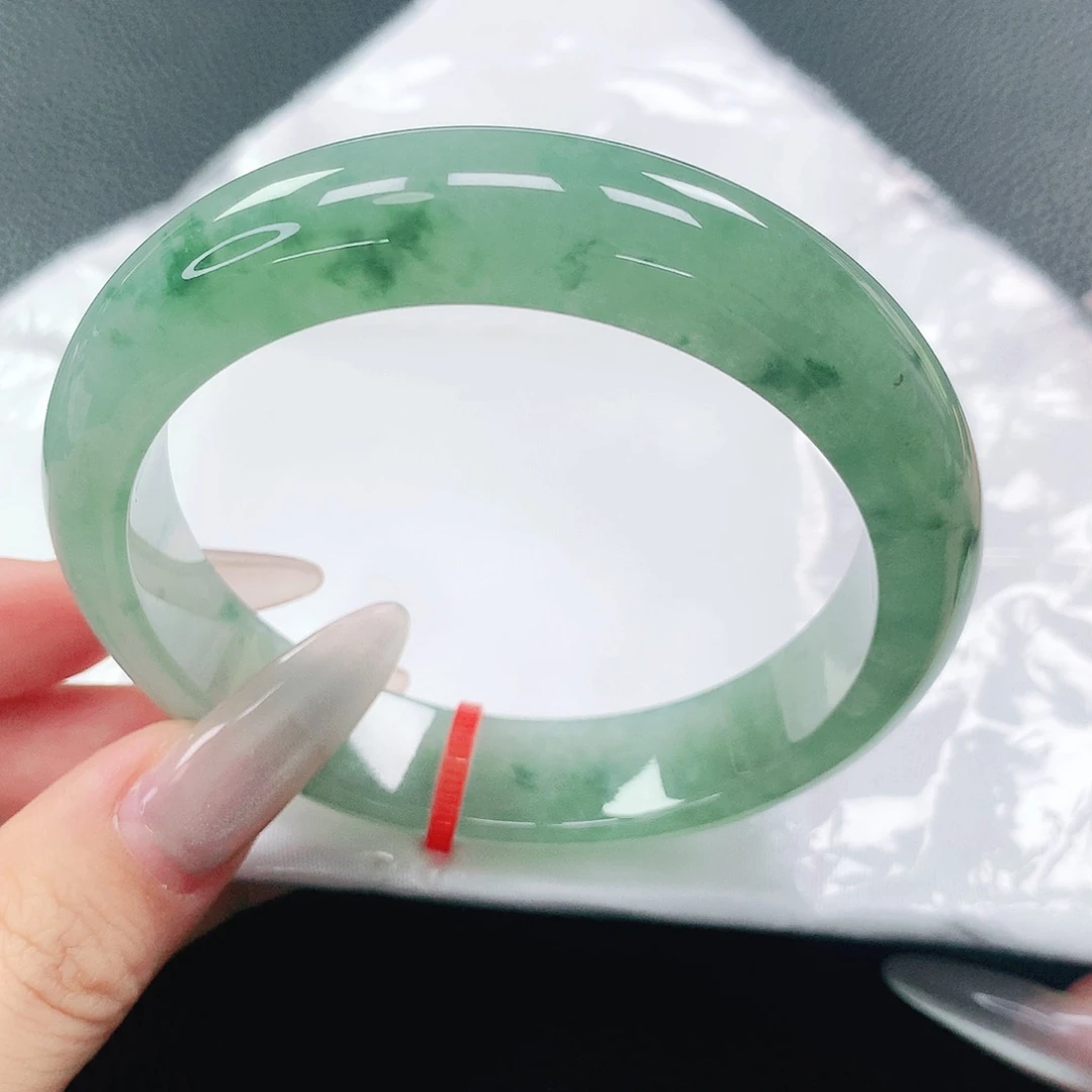 翡翠手镯未镶嵌59圈