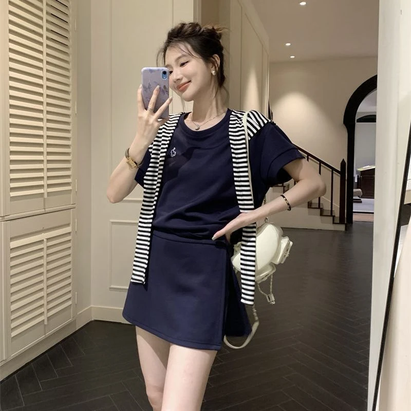 小个子穿搭三件套装女2025夏季时尚慵懒风条纹披肩+卫衣+半身裙潮