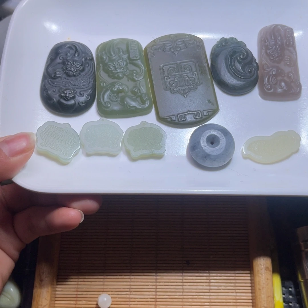 未镶嵌和田玉车挂