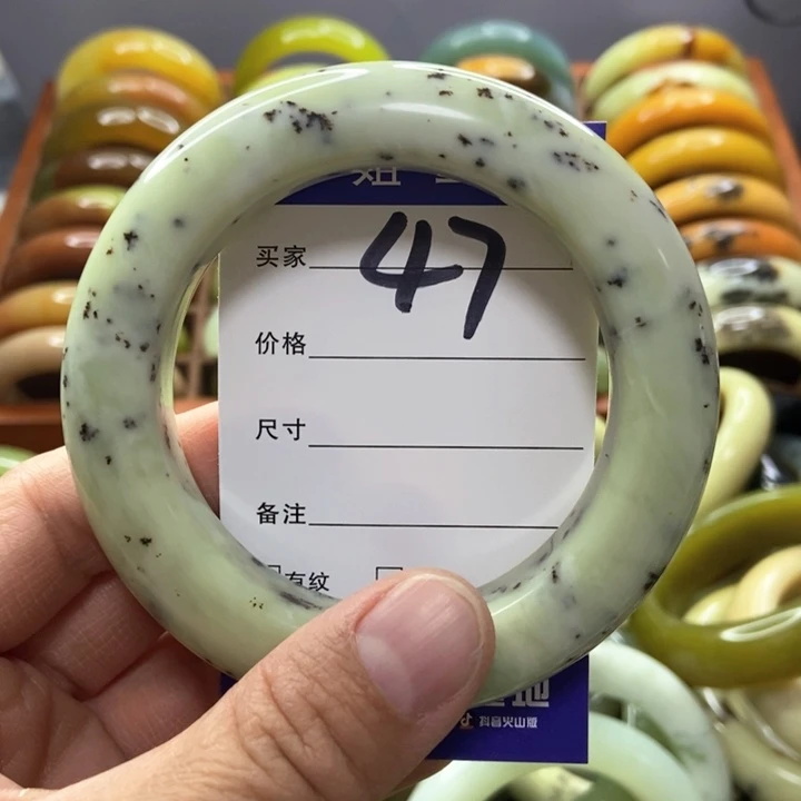 蛇纹石玉手镯未镶嵌一***烫