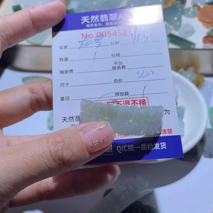 翡翠颈饰未镶嵌在**~