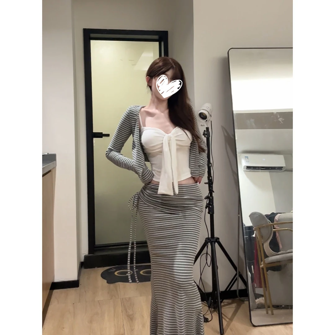 纯欲性感吊带背心长袖开衫女秋季新款修身显瘦条纹包臀长裙三件套