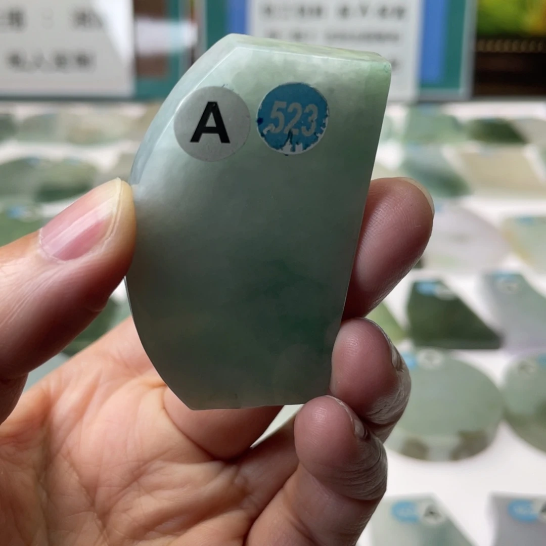 定制翡翠未镶嵌天然A货翡翠挂件