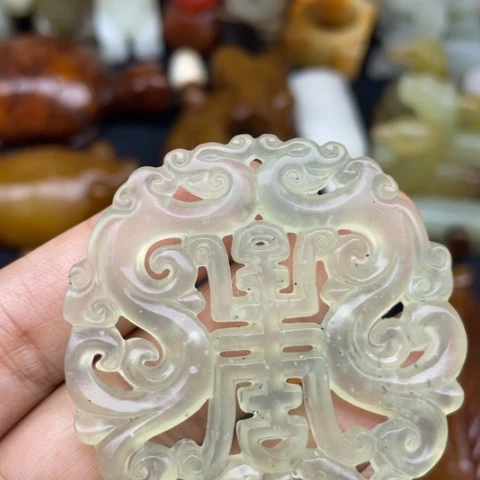 未镶嵌蛇纹石玉颈饰55