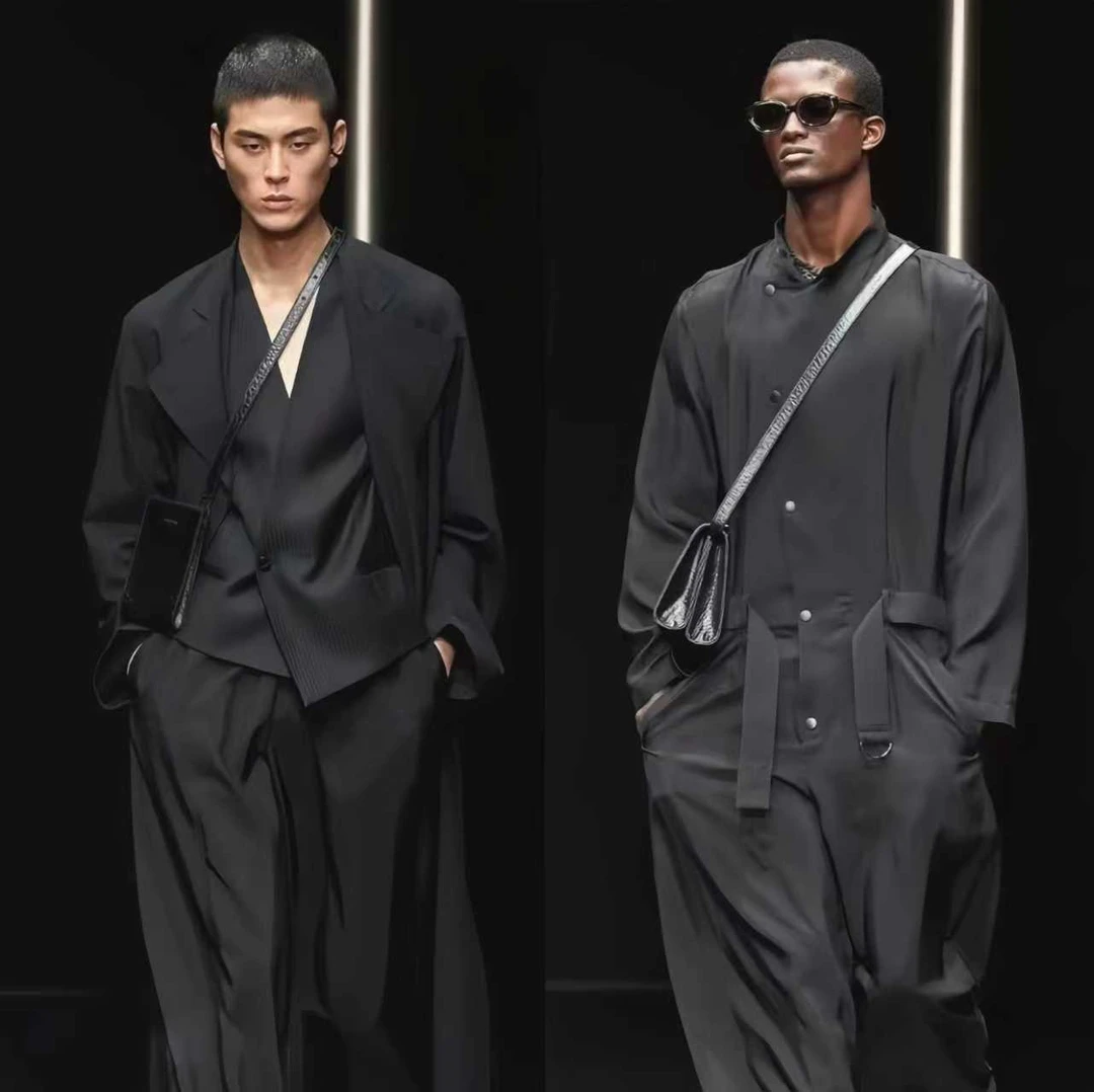 晖YR-23802【经典黑武士】90白鸭绒连帽羽绒服 男同款外套