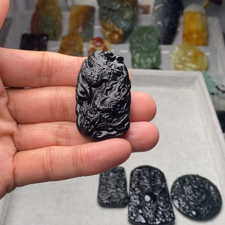 蛇纹石玉颈饰未镶嵌E*