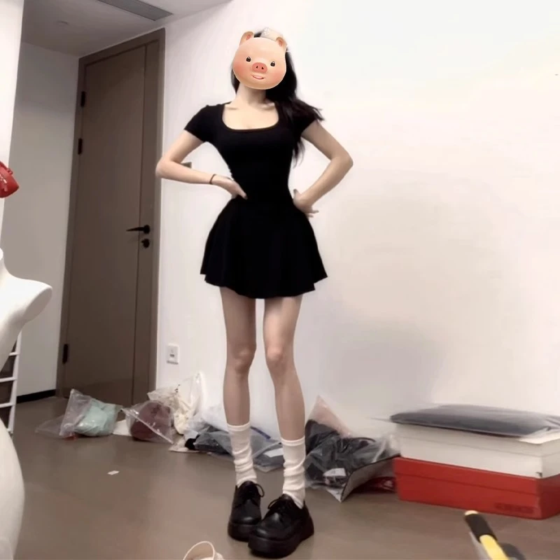 显瘦气质性感辣妹时尚小众赫本风法式名媛连衣裙女夏季2025新款黑