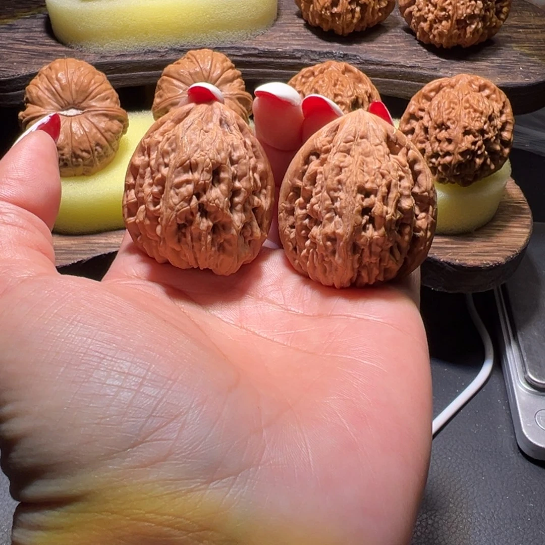 文玩核桃吊坠虎头王38修