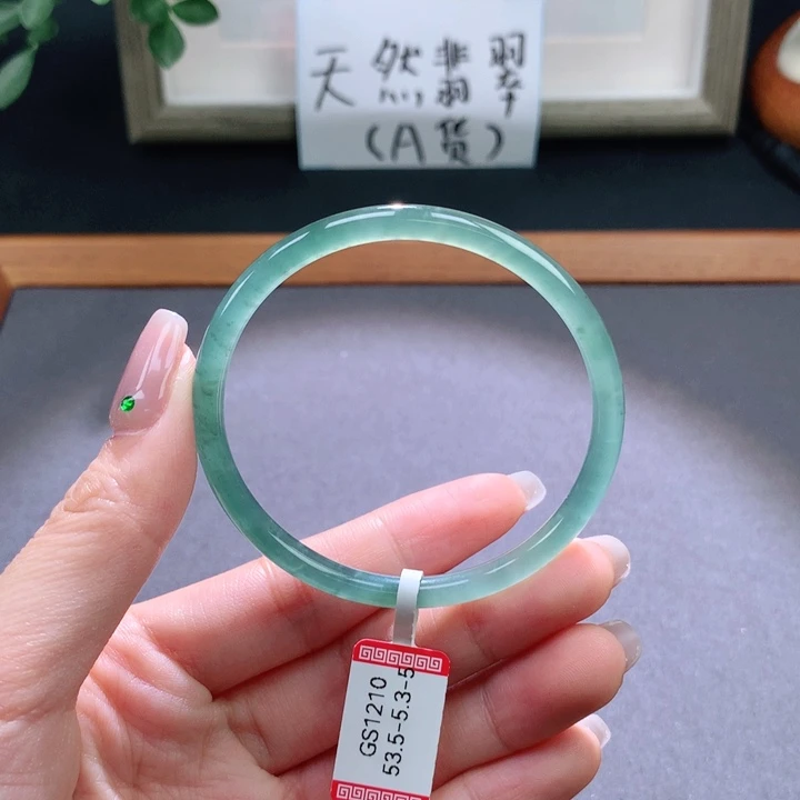 翡翠手镯未镶嵌天然翡翠手镯
