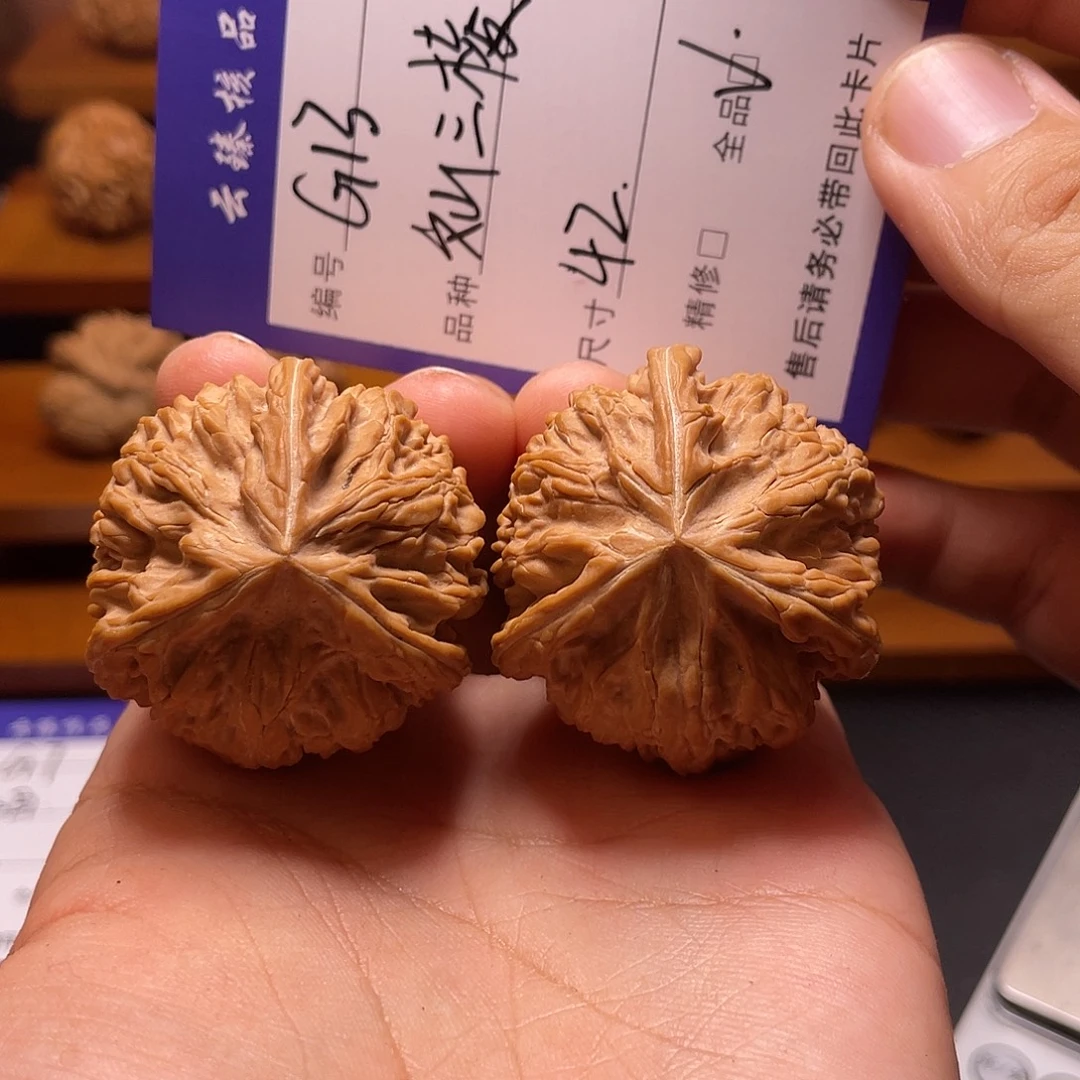 王***儿文玩核桃吊坠文玩