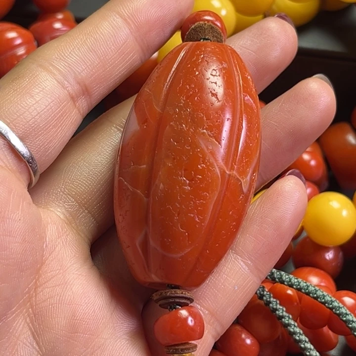 颈饰玻璃德**珠琉璃……………