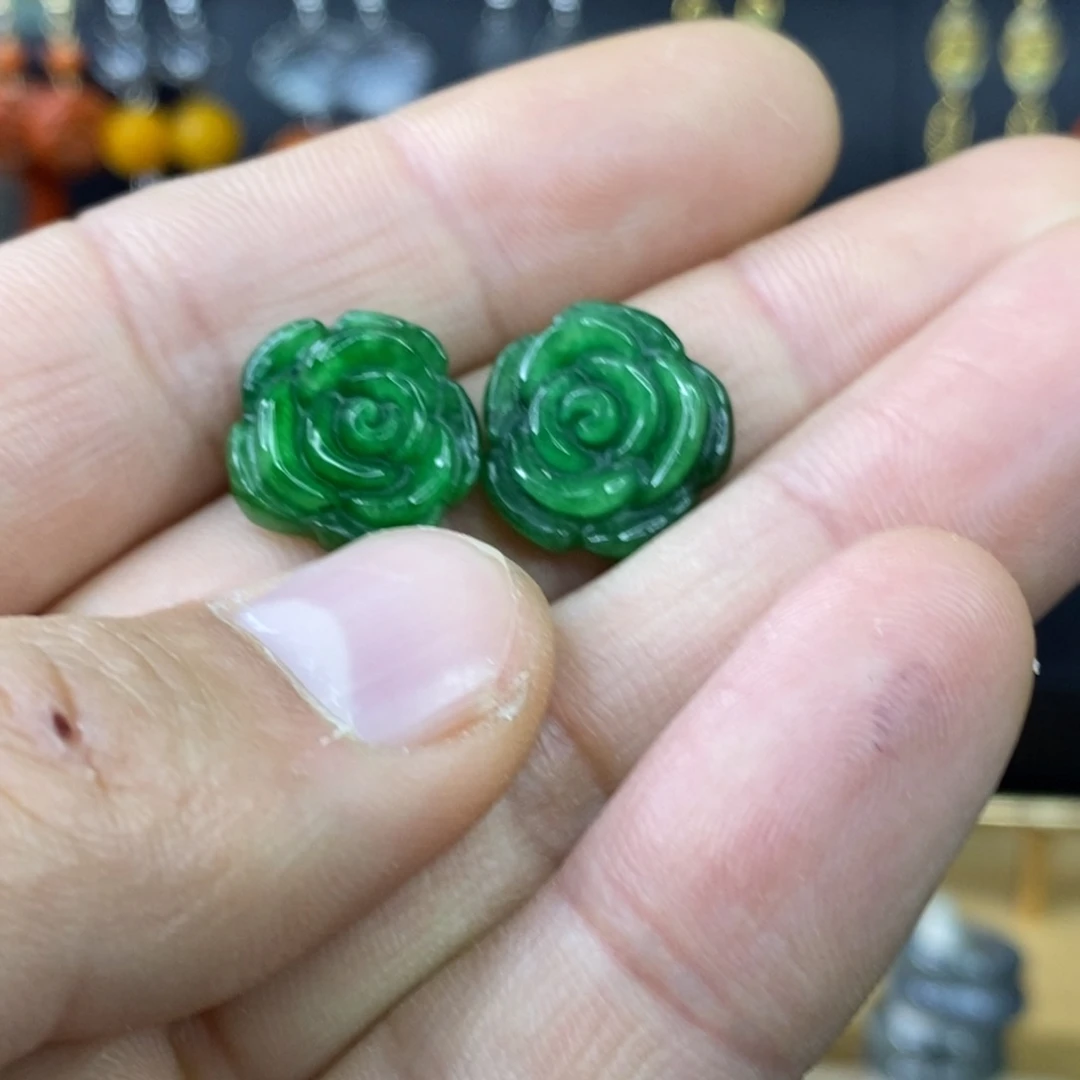颈饰未镶嵌翡翠余****就耳饰