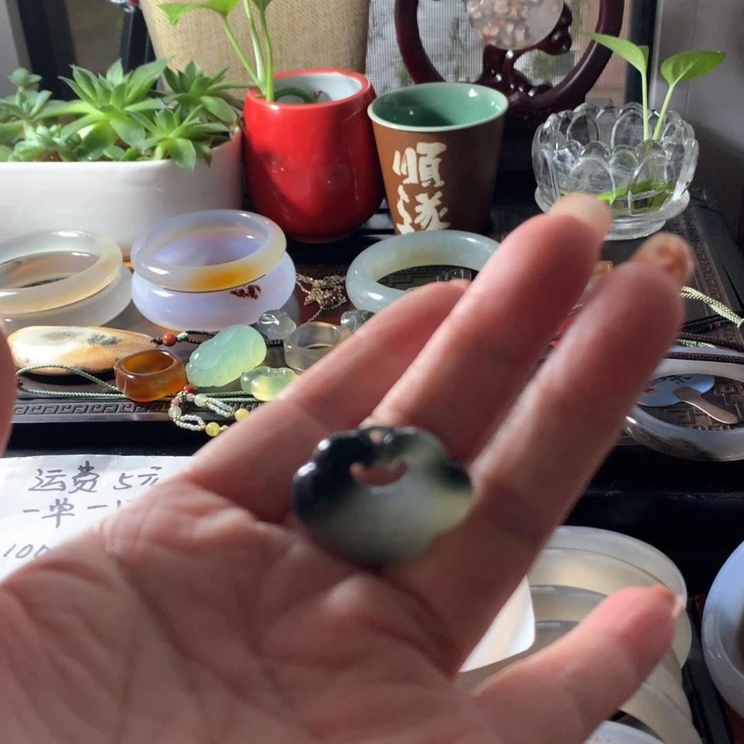 未镶嵌蛇纹石玉颈饰