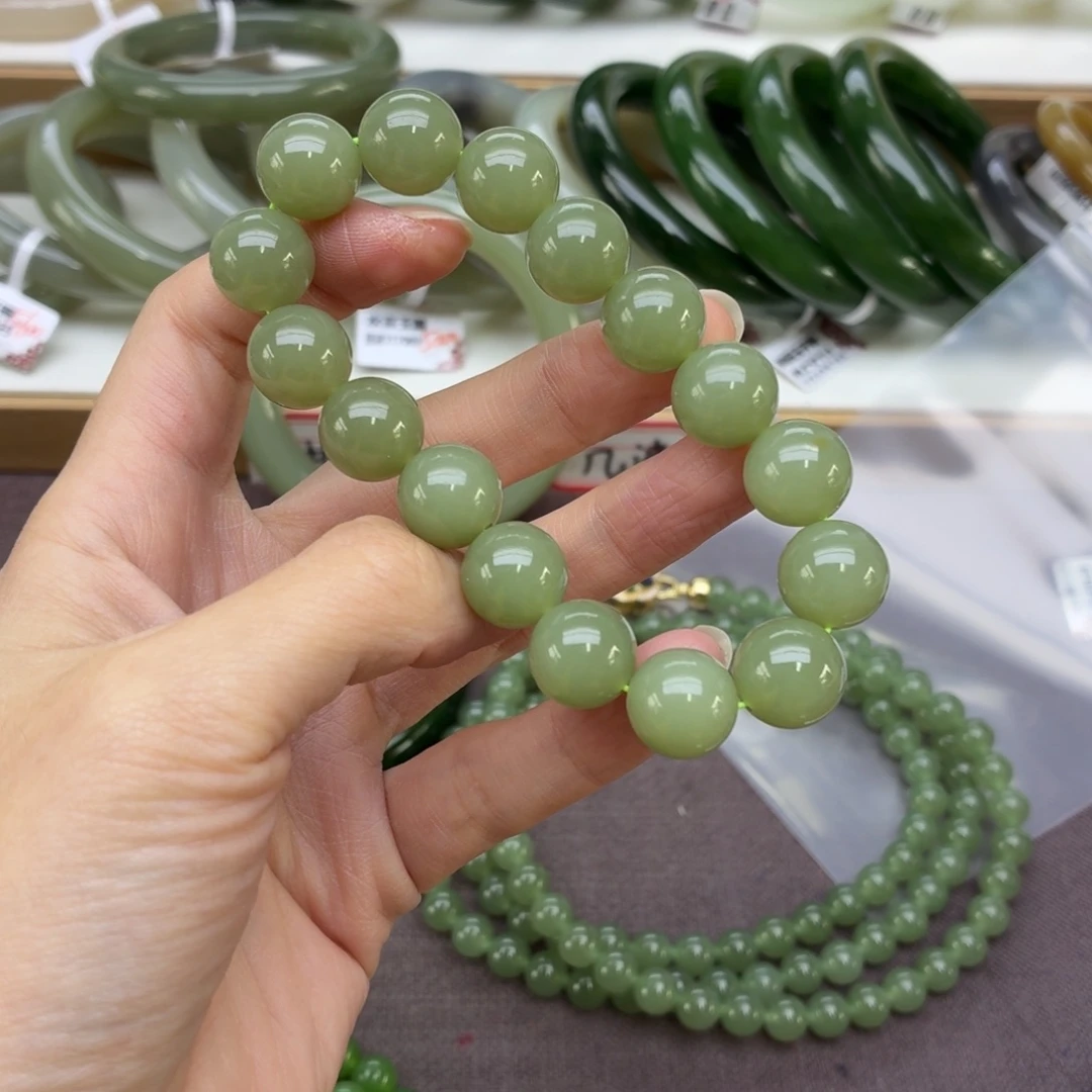 明****和田玉未镶嵌手镯