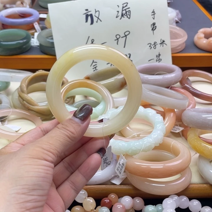 未镶嵌石英岩玉珠宝奇石?*子