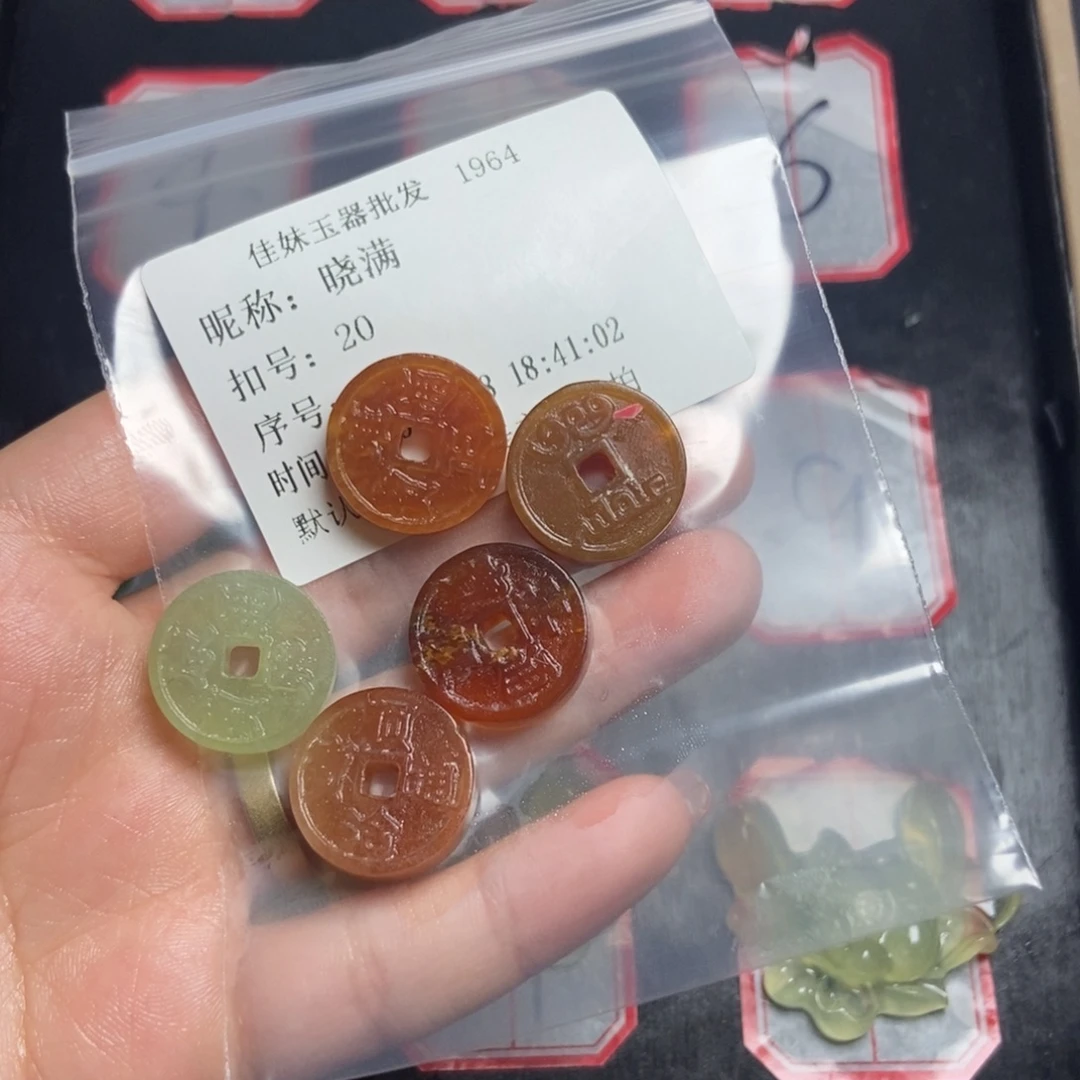 晓***满蛇纹石玉未镶嵌颈饰