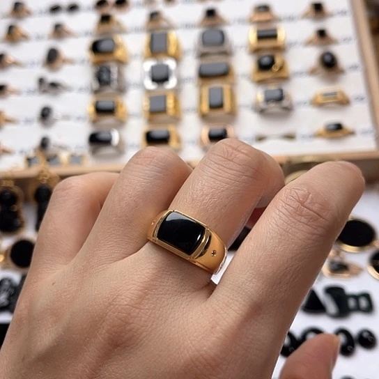 翡翠戒指18K金镶嵌翡翠