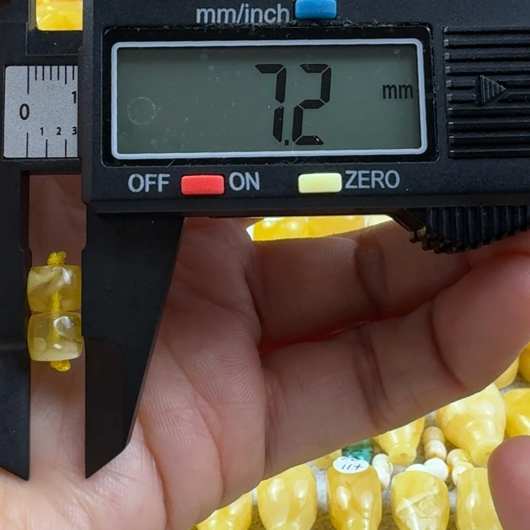 蜜蜡未镶嵌裸石11杂