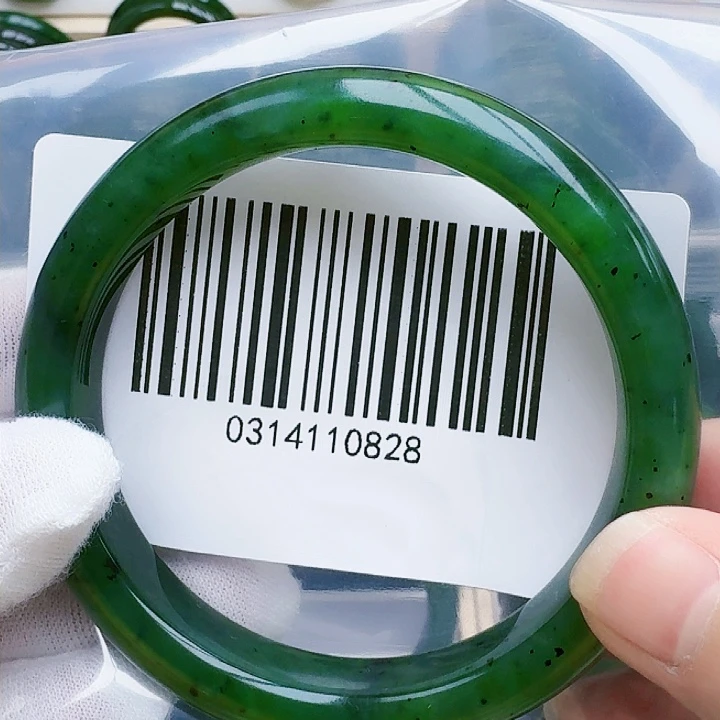 和田玉（碧玉）手镯未镶嵌包容6061