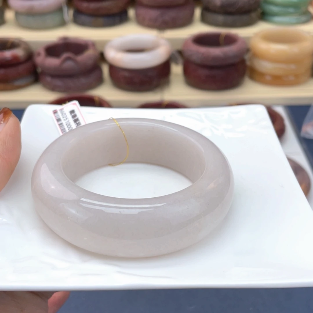 【闪购商品】石英质玉手镯未镶嵌1****9