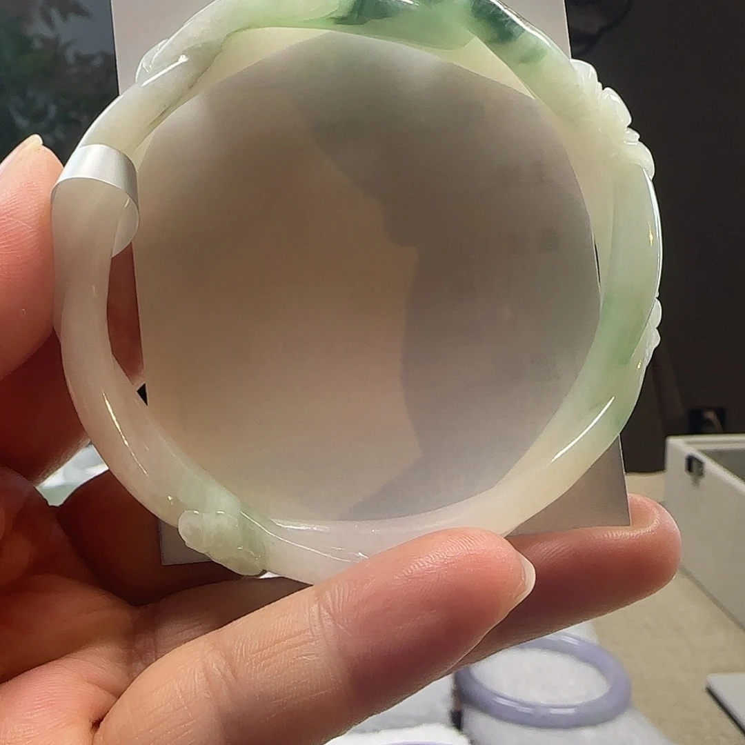 翡翠未镶嵌颈饰62藤蔓雕刻手镯